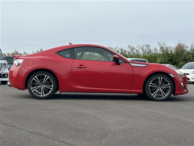 ８６ ＧＴ　純正ナビ　ＣＤ　ＤＶＤ　ＢＴ　フルセグ　バックカメラ　ＨＩＤオートライト　純正１７インチアルミホイール　ＳＰＯＲＴモードボタン　ＳＮＯＷモードボタン　ＶＳＣＳＰＯＲＴボタン　トランクオープナー（28枚目）