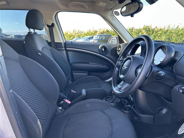 MINI クーパーSD クロスオーバー 社外SDナビ CD/DVD/BT/フルセグ バックカメラ LEDヘッドライト 純正17インチアルミホイール スマートキー 社外ETC オートライト 横滑り防止装置 Wエアバッグ 取扱説明書(18枚目)