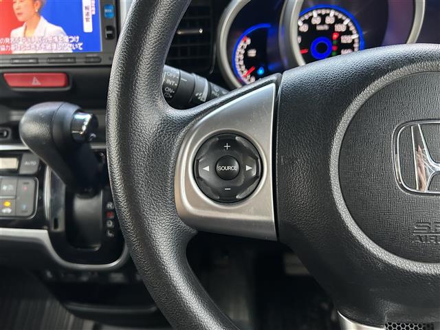 Ｎ－ＢＯＸカスタム Ｇ　ＳＳブラックスタイルパッケージ　あんしんパッケージ　純正ナビ　ＣＤ　ＤＶＤ　ＢＴ　フルセグ　バックカメラ　両側パワースライドドア　ＨＩＤオートライト　シートヒーター　純正１４インチアルミホイール　ステアリングスイッチ　スマートキー（6枚目）