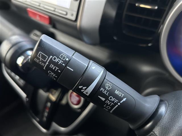 Ｎ－ＢＯＸカスタム Ｇ　ＳＳブラックスタイルパッケージ　あんしんパッケージ　純正ナビ　ＣＤ　ＤＶＤ　ＢＴ　フルセグ　バックカメラ　両側パワースライドドア　ＨＩＤオートライト　シートヒーター　純正１４インチアルミホイール　ステアリングスイッチ　スマートキー（8枚目）