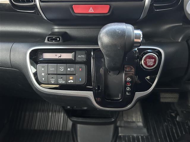 Ｎ－ＢＯＸカスタム Ｇ　ＳＳブラックスタイルパッケージ　あんしんパッケージ　純正ナビ　ＣＤ　ＤＶＤ　ＢＴ　フルセグ　バックカメラ　両側パワースライドドア　ＨＩＤオートライト　シートヒーター　純正１４インチアルミホイール　ステアリングスイッチ　スマートキー（10枚目）