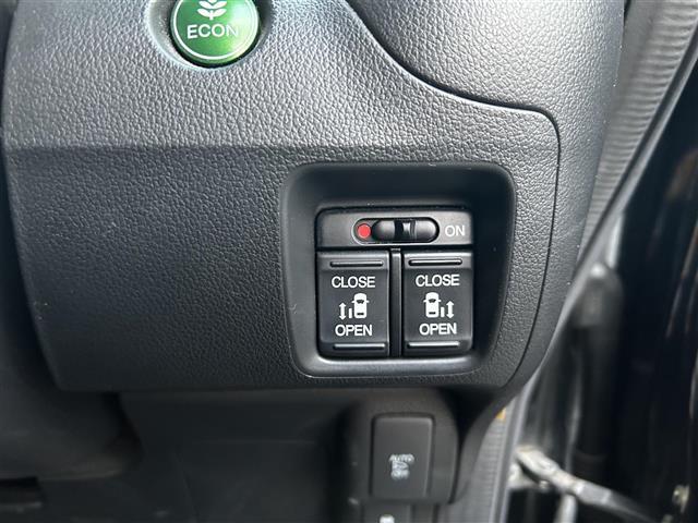 Ｎ－ＢＯＸカスタム Ｇ　ＳＳブラックスタイルパッケージ　あんしんパッケージ　純正ナビ　ＣＤ　ＤＶＤ　ＢＴ　フルセグ　バックカメラ　両側パワースライドドア　ＨＩＤオートライト　シートヒーター　純正１４インチアルミホイール　ステアリングスイッチ　スマートキー（13枚目）