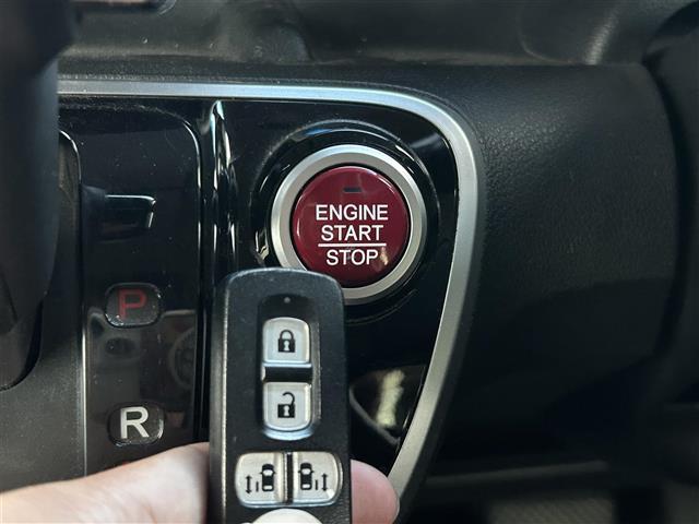 Ｎ－ＢＯＸカスタム Ｇ　ＳＳブラックスタイルパッケージ　あんしんパッケージ　純正ナビ　ＣＤ　ＤＶＤ　ＢＴ　フルセグ　バックカメラ　両側パワースライドドア　ＨＩＤオートライト　シートヒーター　純正１４インチアルミホイール　ステアリングスイッチ　スマートキー（15枚目）