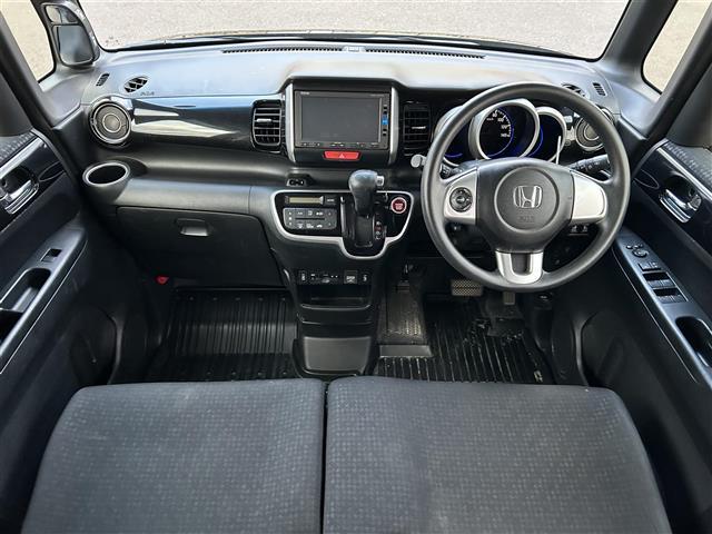 Ｎ－ＢＯＸカスタム Ｇ　ＳＳブラックスタイルパッケージ　あんしんパッケージ　純正ナビ　ＣＤ　ＤＶＤ　ＢＴ　フルセグ　バックカメラ　両側パワースライドドア　ＨＩＤオートライト　シートヒーター　純正１４インチアルミホイール　ステアリングスイッチ　スマートキー（18枚目）