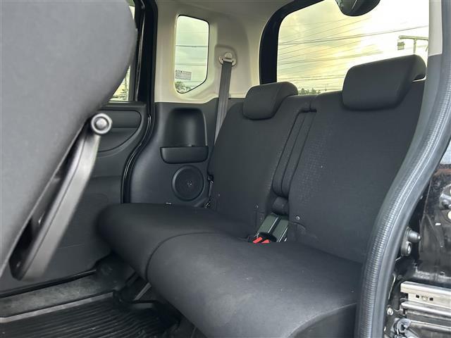 Ｎ－ＢＯＸカスタム Ｇ　ＳＳブラックスタイルパッケージ　あんしんパッケージ　純正ナビ　ＣＤ　ＤＶＤ　ＢＴ　フルセグ　バックカメラ　両側パワースライドドア　ＨＩＤオートライト　シートヒーター　純正１４インチアルミホイール　ステアリングスイッチ　スマートキー（22枚目）