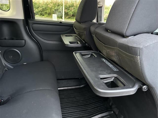 Ｎ－ＢＯＸカスタム Ｇ　ＳＳブラックスタイルパッケージ　あんしんパッケージ　純正ナビ　ＣＤ　ＤＶＤ　ＢＴ　フルセグ　バックカメラ　両側パワースライドドア　ＨＩＤオートライト　シートヒーター　純正１４インチアルミホイール　ステアリングスイッチ　スマートキー（23枚目）