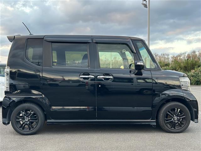 Ｎ－ＢＯＸカスタム Ｇ　ＳＳブラックスタイルパッケージ　あんしんパッケージ　純正ナビ　ＣＤ　ＤＶＤ　ＢＴ　フルセグ　バックカメラ　両側パワースライドドア　ＨＩＤオートライト　シートヒーター　純正１４インチアルミホイール　ステアリングスイッチ　スマートキー（29枚目）