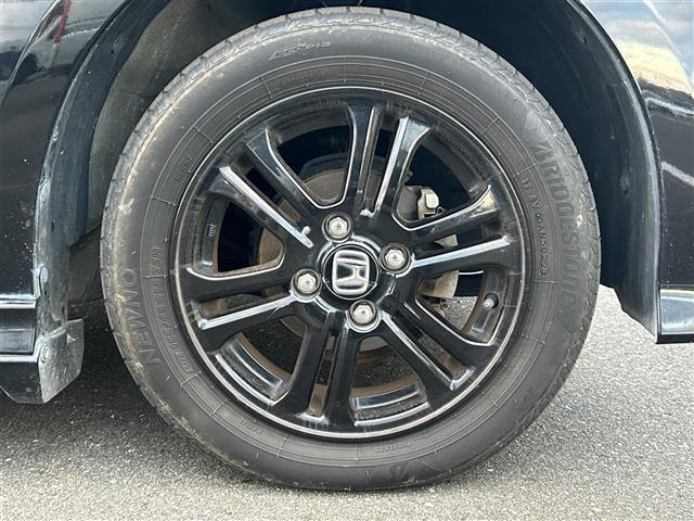 Ｎ－ＢＯＸカスタム Ｇ　ＳＳブラックスタイルパッケージ　あんしんパッケージ　純正ナビ　ＣＤ　ＤＶＤ　ＢＴ　フルセグ　バックカメラ　両側パワースライドドア　ＨＩＤオートライト　シートヒーター　純正１４インチアルミホイール　ステアリングスイッチ　スマートキー（37枚目）