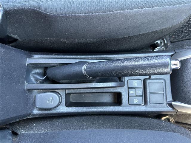 カローラフィールダー ハイブリッドG ToyotaSafetySenseC 純正ナビ CD DVD BT フルセグ バックカメラ クルーズコントロール オートライト 布シート ステアリングスイッチ アイドリングストップ スマートキー(14枚目)