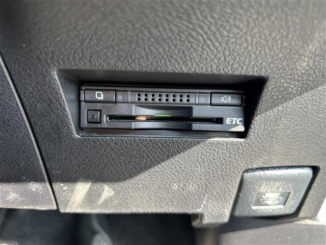 カローラフィールダー ハイブリッドG ToyotaSafetySenseC 純正ナビ CD DVD BT フルセグ バックカメラ クルーズコントロール オートライト 布シート ステアリングスイッチ アイドリングストップ スマートキー(15枚目)