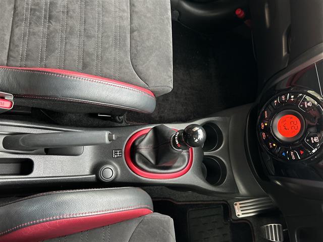 ノート ニスモ　Ｓ　純正ＳＤナビ　Ｂｌｕｅｔｏｏｔｈ　フルセグＴＶ　ＣＤ　ＤＶＤ　バックカメラ　ＬＥＤヘッドライト　社外１７インチアルミホイール　ハーフレザーシート　前方ドライブレコーダー　純正フロアマット　スマートキー（9枚目）