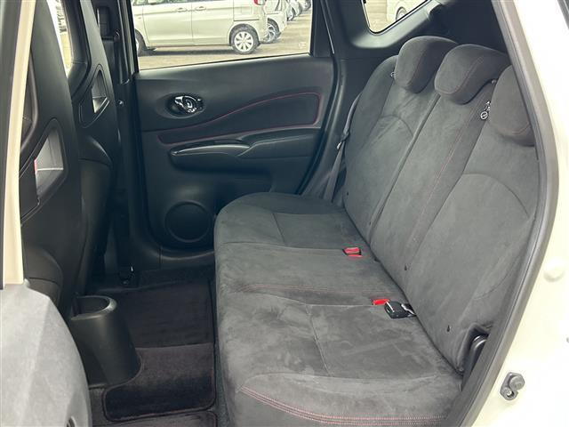 ノート ニスモ　Ｓ　純正ＳＤナビ　Ｂｌｕｅｔｏｏｔｈ　フルセグＴＶ　ＣＤ　ＤＶＤ　バックカメラ　ＬＥＤヘッドライト　社外１７インチアルミホイール　ハーフレザーシート　前方ドライブレコーダー　純正フロアマット　スマートキー（13枚目）