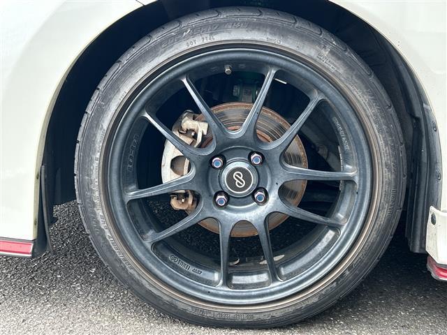 ノート ニスモ　Ｓ　純正ＳＤナビ　Ｂｌｕｅｔｏｏｔｈ　フルセグＴＶ　ＣＤ　ＤＶＤ　バックカメラ　ＬＥＤヘッドライト　社外１７インチアルミホイール　ハーフレザーシート　前方ドライブレコーダー　純正フロアマット　スマートキー（16枚目）