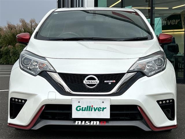 ノート ニスモ　Ｓ　純正ＳＤナビ　Ｂｌｕｅｔｏｏｔｈ　フルセグＴＶ　ＣＤ　ＤＶＤ　バックカメラ　ＬＥＤヘッドライト　社外１７インチアルミホイール　ハーフレザーシート　前方ドライブレコーダー　純正フロアマット　スマートキー（17枚目）