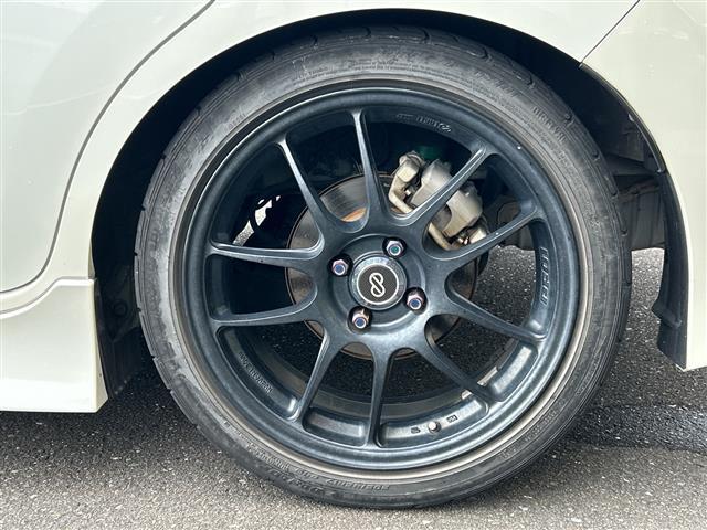 ノート ニスモ　Ｓ　純正ＳＤナビ　Ｂｌｕｅｔｏｏｔｈ　フルセグＴＶ　ＣＤ　ＤＶＤ　バックカメラ　ＬＥＤヘッドライト　社外１７インチアルミホイール　ハーフレザーシート　前方ドライブレコーダー　純正フロアマット　スマートキー（25枚目）