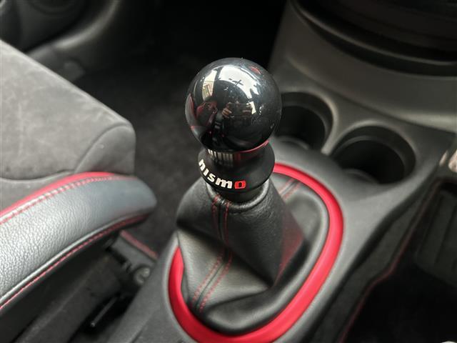 ノート ニスモ　Ｓ　純正ＳＤナビ　Ｂｌｕｅｔｏｏｔｈ　フルセグＴＶ　ＣＤ　ＤＶＤ　バックカメラ　ＬＥＤヘッドライト　社外１７インチアルミホイール　ハーフレザーシート　前方ドライブレコーダー　純正フロアマット　スマートキー（26枚目）