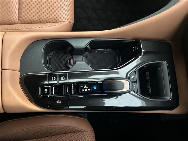 クラウンスポーツ Z 4WD トヨタセーフティセンス 純正ディスプレイオーディオ BT フルセグ アラウンドビューモニター 電動リアゲート レーダークルーズコントロール LEDオートライト シートメモリー シートヒーター(9枚目)