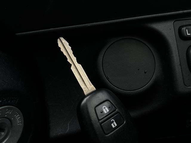 アクア Ｓ　純正ＳＤナビ　フルセグＴＶ　Ｂｌｕｅｔｏｏｔｈ　ＣＤ　ＤＶＤ　バックカメラ　ドアバイザー　リモコンキー　パワーステアリング　パワーウィンドウ　純正フロアマット　取扱説明書　保証書（7枚目）