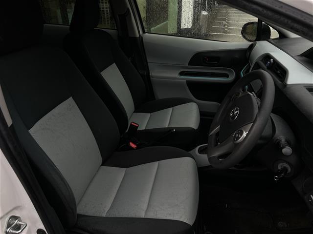 アクア Ｓ　純正ＳＤナビ　フルセグＴＶ　Ｂｌｕｅｔｏｏｔｈ　ＣＤ　ＤＶＤ　バックカメラ　ドアバイザー　リモコンキー　パワーステアリング　パワーウィンドウ　純正フロアマット　取扱説明書　保証書（11枚目）