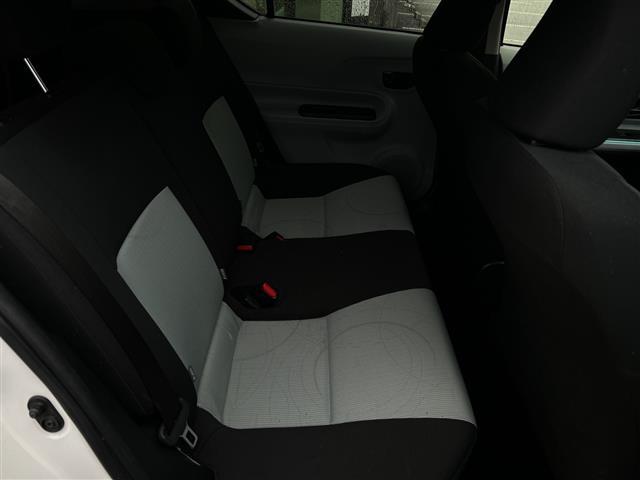 アクア Ｓ　純正ＳＤナビ　フルセグＴＶ　Ｂｌｕｅｔｏｏｔｈ　ＣＤ　ＤＶＤ　バックカメラ　ドアバイザー　リモコンキー　パワーステアリング　パワーウィンドウ　純正フロアマット　取扱説明書　保証書（13枚目）