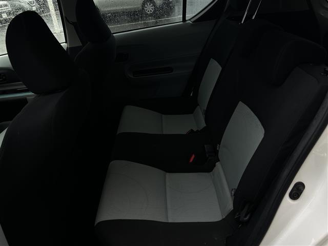 アクア Ｓ　純正ＳＤナビ　フルセグＴＶ　Ｂｌｕｅｔｏｏｔｈ　ＣＤ　ＤＶＤ　バックカメラ　ドアバイザー　リモコンキー　パワーステアリング　パワーウィンドウ　純正フロアマット　取扱説明書　保証書（14枚目）