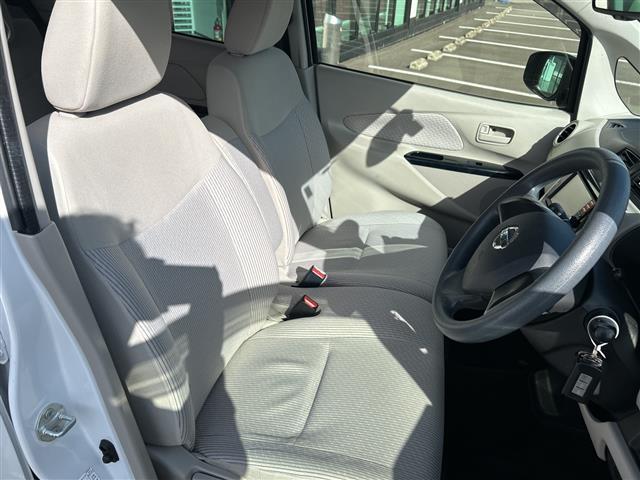 デイズ Ｘ　純正ナビ　Ｂｌｕｅｔｏｏｔｈ　ＣＤ　ＤＶ　アラウンドビューモニター　アイドリングストップ　純正フロアマット　ドアバイザー　パワーウィンドウ　パワーステアリング　スマートキー　スペアキー×１（8枚目）