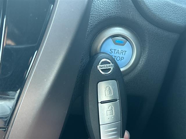 ノート ｅ－パワー　メダリスト　純正ＳＤナビ　フルセグＴＶ　Ｂｌｕｅｔｏｏｔｈ　ＣＤ　ＤＶＤ　アラウンドビューモニター　レーダークルーズコントロール　ハーフレザーシート　ＬＥＤヘッドライト　純正１５インチアルミホイール　ＥＴＣ（7枚目）