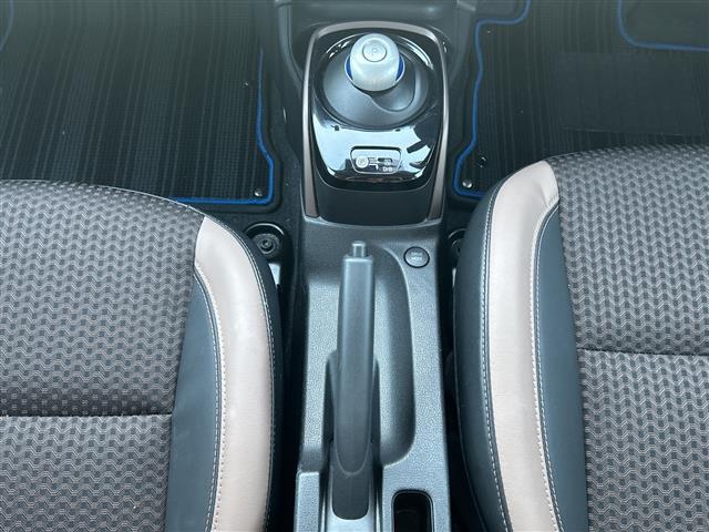 ノート ｅ－パワー　メダリスト　純正ＳＤナビ　フルセグＴＶ　Ｂｌｕｅｔｏｏｔｈ　ＣＤ　ＤＶＤ　アラウンドビューモニター　レーダークルーズコントロール　ハーフレザーシート　ＬＥＤヘッドライト　純正１５インチアルミホイール　ＥＴＣ（10枚目）
