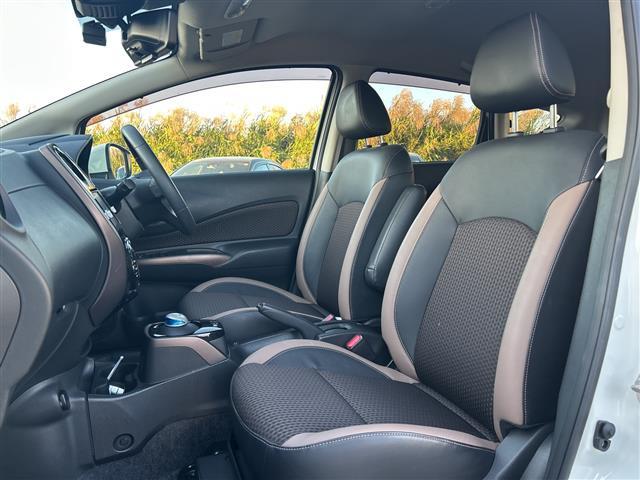 ノート ｅ－パワー　メダリスト　純正ＳＤナビ　フルセグＴＶ　Ｂｌｕｅｔｏｏｔｈ　ＣＤ　ＤＶＤ　アラウンドビューモニター　レーダークルーズコントロール　ハーフレザーシート　ＬＥＤヘッドライト　純正１５インチアルミホイール　ＥＴＣ（12枚目）