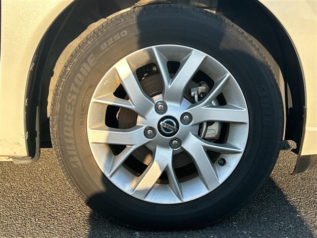 ノート ｅ－パワー　メダリスト　純正ＳＤナビ　フルセグＴＶ　Ｂｌｕｅｔｏｏｔｈ　ＣＤ　ＤＶＤ　アラウンドビューモニター　レーダークルーズコントロール　ハーフレザーシート　ＬＥＤヘッドライト　純正１５インチアルミホイール　ＥＴＣ（17枚目）