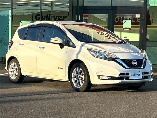 ノート ｅ－パワー　メダリスト　純正ＳＤナビ　フルセグＴＶ　Ｂｌｕｅｔｏｏｔｈ　ＣＤ　ＤＶＤ　アラウンドビューモニター　レーダークルーズコントロール　ハーフレザーシート　ＬＥＤヘッドライト　純正１５インチアルミホイール　ＥＴＣ（18枚目）