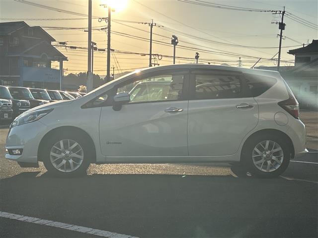 ノート ｅ－パワー　メダリスト　純正ＳＤナビ　フルセグＴＶ　Ｂｌｕｅｔｏｏｔｈ　ＣＤ　ＤＶＤ　アラウンドビューモニター　レーダークルーズコントロール　ハーフレザーシート　ＬＥＤヘッドライト　純正１５インチアルミホイール　ＥＴＣ（23枚目）