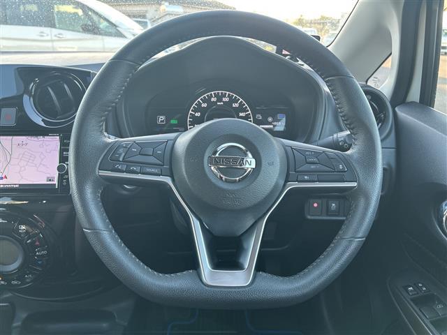 ノート ｅ－パワー　メダリスト　純正ＳＤナビ　フルセグＴＶ　Ｂｌｕｅｔｏｏｔｈ　ＣＤ　ＤＶＤ　アラウンドビューモニター　レーダークルーズコントロール　ハーフレザーシート　ＬＥＤヘッドライト　純正１５インチアルミホイール　ＥＴＣ（42枚目）