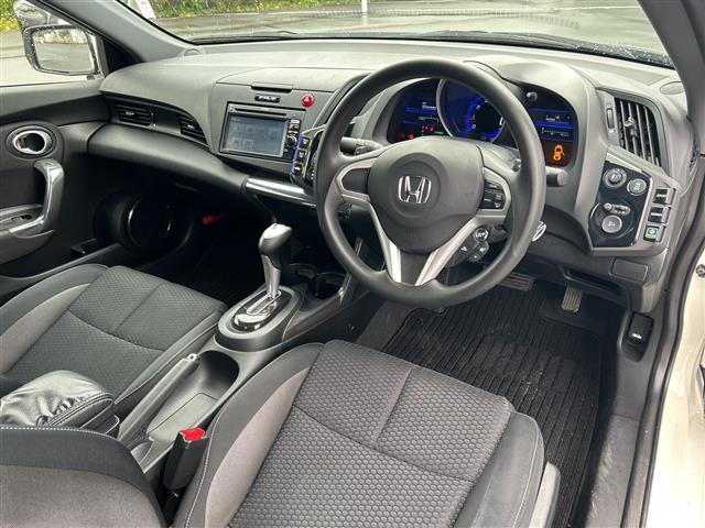 CR-Z β ワンオーナー 純正SDナビ CD/DVD/ワンセグ バックカメラ クルーズコントロール HIDヘッドライト アイドリングストップ 純正フロアマット 横滑り防止装置 盗難防止装置 取扱説明書(14枚目)