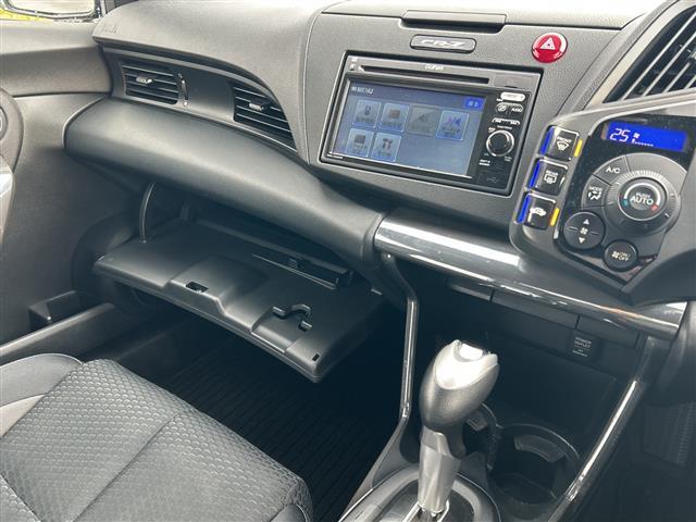 CR-Z β ワンオーナー 純正SDナビ CD/DVD/ワンセグ バックカメラ クルーズコントロール HIDヘッドライト アイドリングストップ 純正フロアマット 横滑り防止装置 盗難防止装置 取扱説明書(25枚目)