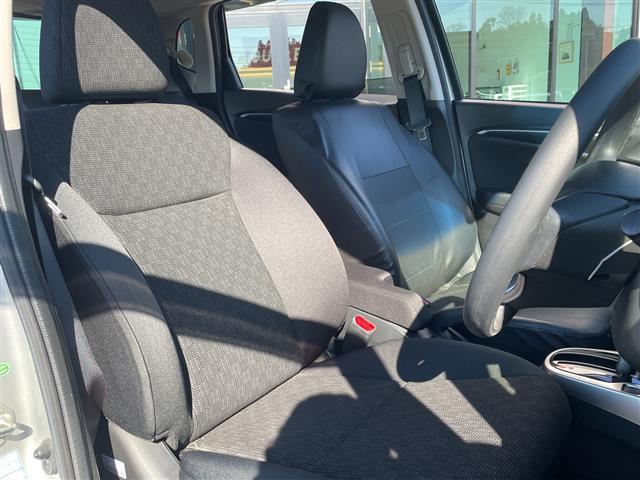 フィット １３Ｇ・Ｌパッケージ　ワンオーナー　純正ナビ　Ｂｌｕｅｔｏｏｔｈ　ワンセグＴＶ　ＣＤ　ＤＶＤ　バックカメラ　アイドリングストップ　プッシュスタート　スマートキー　スぺアキー×１　純正フロアマット　ＥＴＣ　取扱説明書（19枚目）