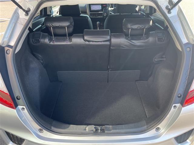 フィット １３Ｇ・Ｌパッケージ　ワンオーナー　純正ナビ　Ｂｌｕｅｔｏｏｔｈ　ワンセグＴＶ　ＣＤ　ＤＶＤ　バックカメラ　アイドリングストップ　プッシュスタート　スマートキー　スぺアキー×１　純正フロアマット　ＥＴＣ　取扱説明書（25枚目）