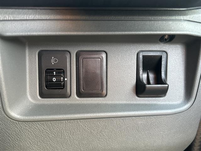 �K���X�R�[�e�B���O�A�i�r�Q�[�V�����A�d�s�b�ȂǁA���̑��̃p�[�c�̎��t�������ς���̂����k�������Ă���܂��I�I�N���}�̂��Ɖ��ł����C�����������I