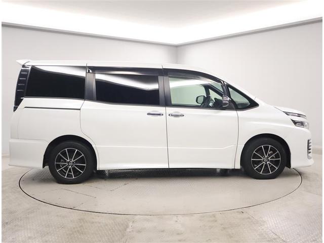 ヴォクシー ZS 煌 地上デジタル 両側パワードア アイドリングストップ車 パワーウィンド 横滑防止 整備記録簿 DVD可 フルフラットシート 盗難防止装置 スマートエントリー Bカメラ LEDヘッドライト メモリーナビ(4枚目)