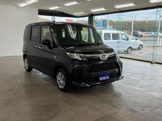 トール Ｘ　登録済未使用車　衝突被害軽減装置搭載　ハロゲンランプ　ＬＥＤリヤランプ　スマートキー　プッシュスタート　片側電動スライドドア　マニュアルエアコン　フットパーキングブレーキ　ホイールキャップ（4枚目）
