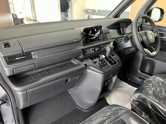 ステップワゴン スパーダ　登録済未使用車　ホンダセンシング　両側パワースライドドア　バックカメラ　電動パーキング　オットマン　アルミホイール　パワーテールゲート　ＬＥＤヘッドライト（29枚目）