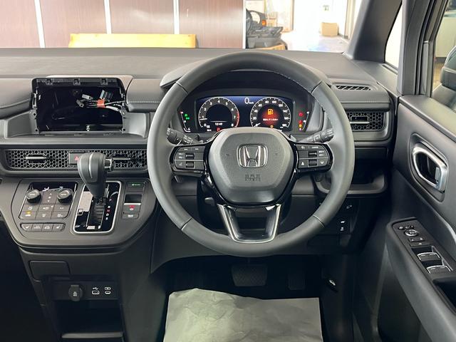 ステップワゴン スパーダ　登録済未使用車　ホンダセンシング　両側パワースライドドア　バックカメラ　電動パーキング　オットマン　アルミホイール　パワーテールゲート　ＬＥＤヘッドライト（40枚目）