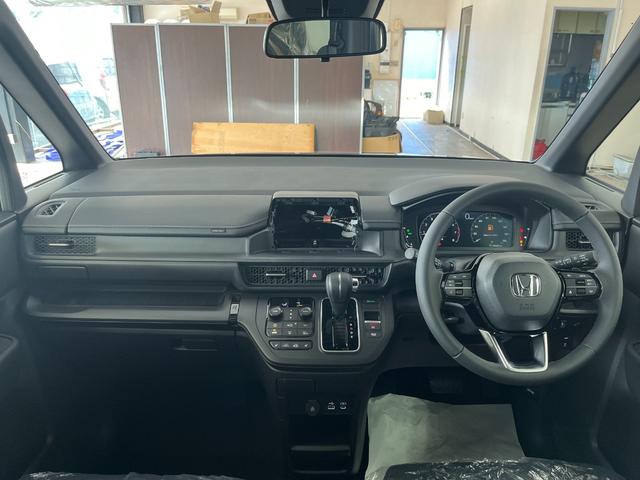 ステップワゴン スパーダ　登録済未使用車　ホンダセンシング　両側パワースライドドア　バックカメラ　電動パーキング　オットマン　アルミホイール　パワーテールゲート　ＬＥＤヘッドライト（42枚目）