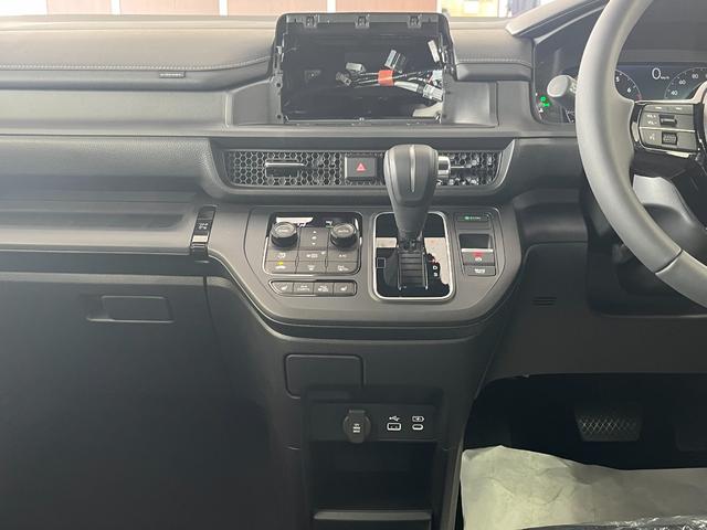 ステップワゴン スパーダ　登録済未使用車　ホンダセンシング　両側パワースライドドア　バックカメラ　電動パーキング　オットマン　アルミホイール　パワーテールゲート　ＬＥＤヘッドライト（55枚目）