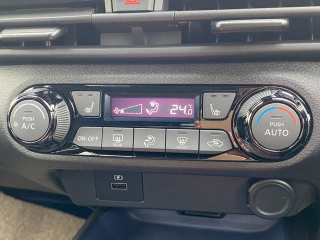 ノート オーテック　ＦＯＵＲ　ワンオーナー　４ＷＤ　純正メモリナビ（ＢＴ／ＡＭ／ＦＭ／ＤＶＤ）純正エアロ　全周囲方位カメラ　黒レザーシート（ＡＵＴＣＨ）シートヒーター（運転席＋助手席）ステアリングスイッチ　ステアリングヒーター（7枚目）