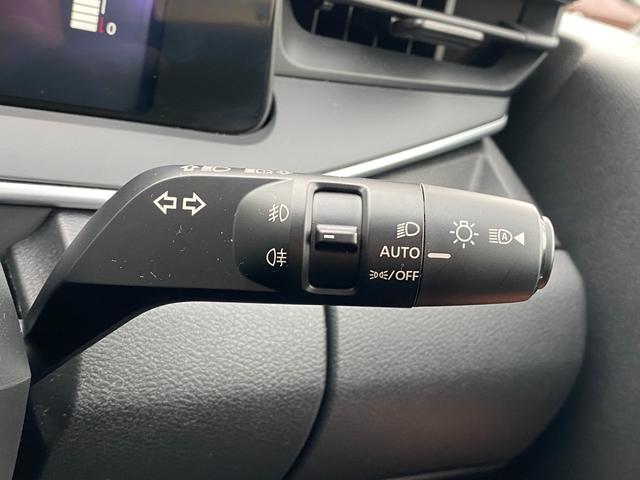 ノート オーテック　ＦＯＵＲ　ワンオーナー　４ＷＤ　純正メモリナビ（ＢＴ／ＡＭ／ＦＭ／ＤＶＤ）純正エアロ　全周囲方位カメラ　黒レザーシート（ＡＵＴＣＨ）シートヒーター（運転席＋助手席）ステアリングスイッチ　ステアリングヒーター（15枚目）