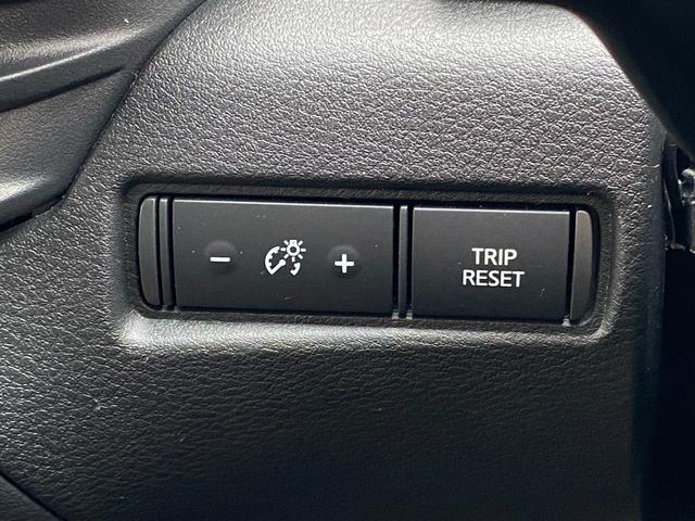 ノート オーテック　ＦＯＵＲ　ワンオーナー　４ＷＤ　純正メモリナビ（ＢＴ／ＡＭ／ＦＭ／ＤＶＤ）純正エアロ　全周囲方位カメラ　黒レザーシート（ＡＵＴＣＨ）シートヒーター（運転席＋助手席）ステアリングスイッチ　ステアリングヒーター（16枚目）