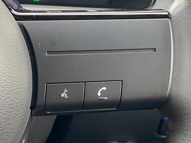 ノート オーテック　ＦＯＵＲ　ワンオーナー　４ＷＤ　純正メモリナビ（ＢＴ／ＡＭ／ＦＭ／ＤＶＤ）純正エアロ　全周囲方位カメラ　黒レザーシート（ＡＵＴＣＨ）シートヒーター（運転席＋助手席）ステアリングスイッチ　ステアリングヒーター（18枚目）