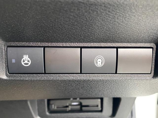 ノート オーテック　ＦＯＵＲ　ワンオーナー　４ＷＤ　純正メモリナビ（ＢＴ／ＡＭ／ＦＭ／ＤＶＤ）純正エアロ　全周囲方位カメラ　黒レザーシート（ＡＵＴＣＨ）シートヒーター（運転席＋助手席）ステアリングスイッチ　ステアリングヒーター（19枚目）