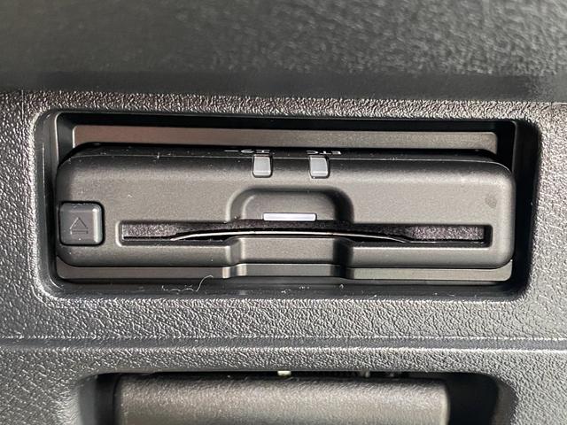 ノート オーテック　ＦＯＵＲ　ワンオーナー　４ＷＤ　純正メモリナビ（ＢＴ／ＡＭ／ＦＭ／ＤＶＤ）純正エアロ　全周囲方位カメラ　黒レザーシート（ＡＵＴＣＨ）シートヒーター（運転席＋助手席）ステアリングスイッチ　ステアリングヒーター（20枚目）